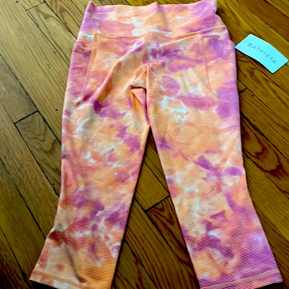 NWT - Athleta salutation stash pocket II Capri